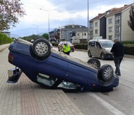 Kaza yapan otomobil takla atarak ters durdu: 1 yaralı